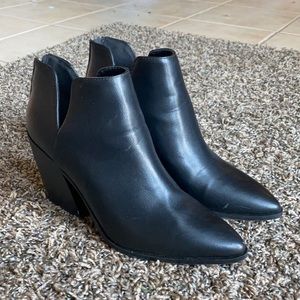 SODA BLACK HEELED ANKLE BOOTIES